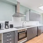 4 Bedroom & 4 Bathroom House Near Parc Barbieux Gasthof
