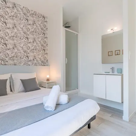 4 Bedroom & 4 Bathroom House Near Parc Barbieux