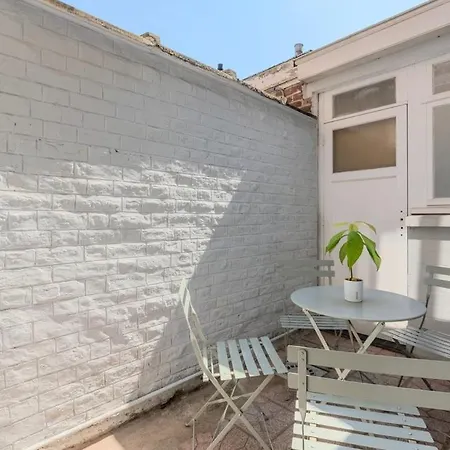 4 Bedroom & 4 Bathroom House Near Parc Barbieux Roubaix