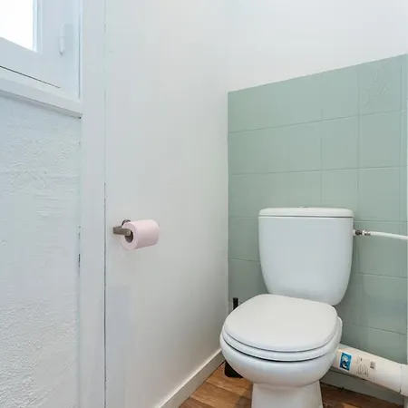 4 Bedroom & 4 Bathroom House Near Parc Barbieux
