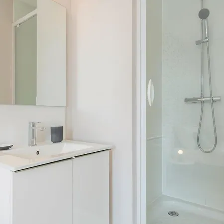 4 Bedroom & 4 Bathroom House Near Parc Barbieux Affittacamere 2*