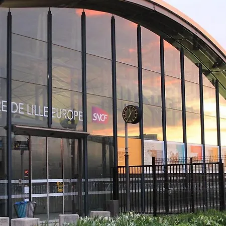 4 Bedroom & 4 Bathroom House Near Parc Barbieux Roubaix