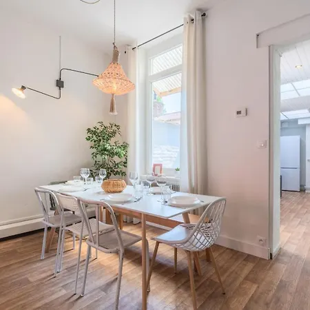 4 Bedroom & 4 Bathroom House Near Parc Barbieux