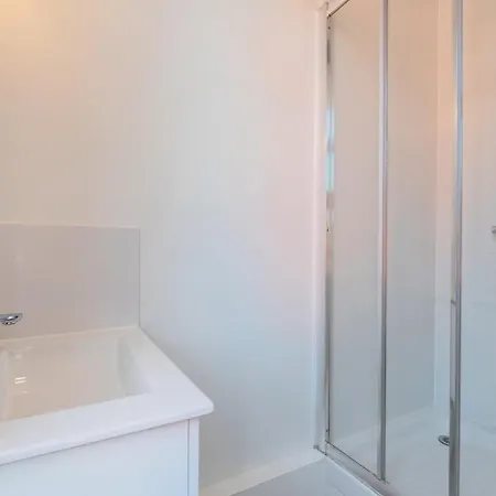 4 Bedroom & 4 Bathroom House Near Parc Barbieux Affittacamere Roubaix
