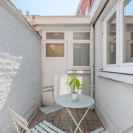 4 Bedroom & 4 Bathroom House Near Parc Barbieux 2*