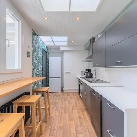 4 Bedroom & 4 Bathroom House Near Parc Barbieux Affittacamere 2*