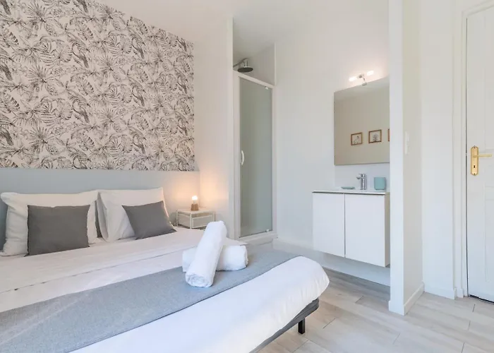 4 Bedroom & 4 Bathroom House Near Parc Barbieux