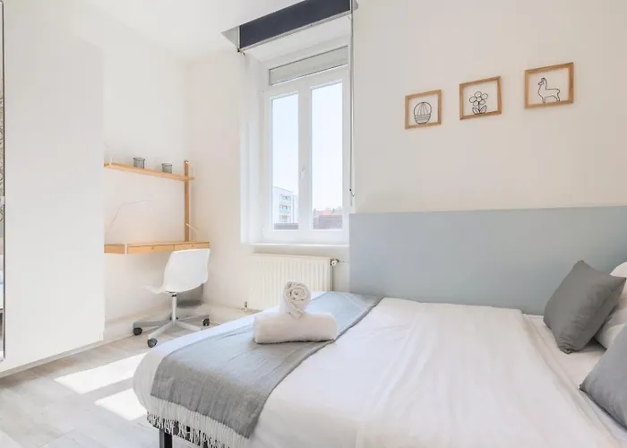 Guest house 4 Bedroom & 4 Bathroom House Near Parc Barbieux