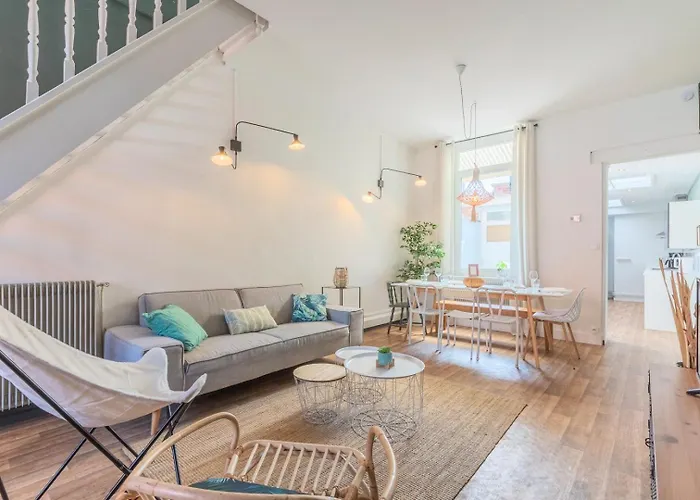 4 Bedroom & 4 Bathroom House Near Parc Barbieux 2* Roubaix