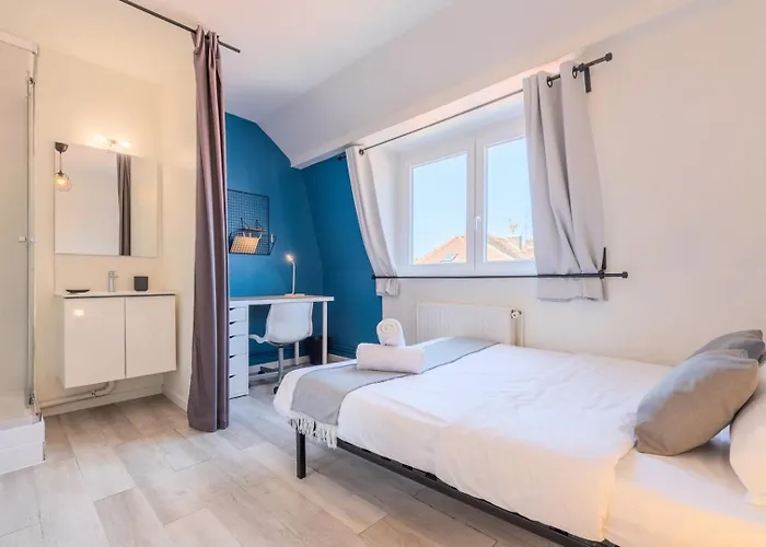 4 Bedroom & 4 Bathroom House Near Parc Barbieux Guest house