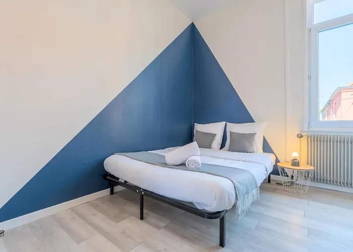 4 Bedroom & 4 Bathroom House Near Parc Barbieux 2*