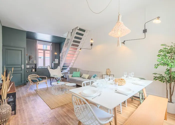 4 Bedroom & 4 Bathroom House Near Parc Barbieux Guest house 2*