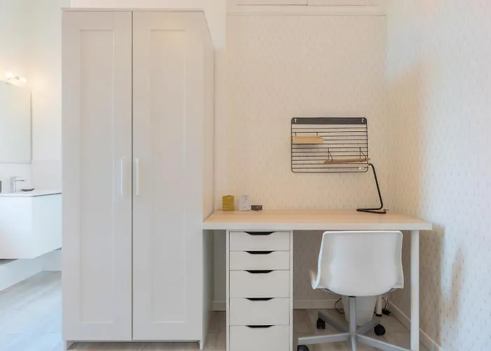 4 Bedroom & 4 Bathroom House Near Parc Barbieux