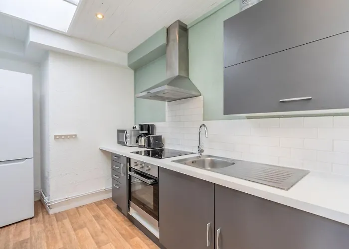 4 Bedroom & 4 Bathroom House Near Parc Barbieux Guest house 2*