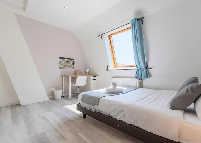 4 Bedroom & 4 Bathroom House Near Parc Barbieux Roubaix