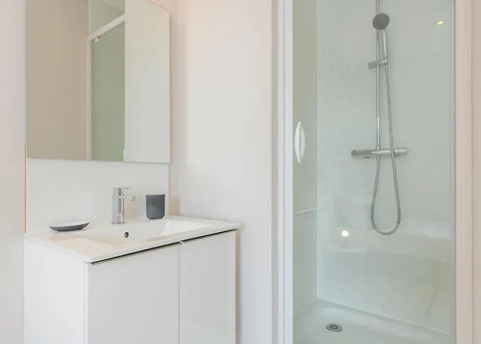 4 Bedroom & 4 Bathroom House Near Parc Barbieux Guest house 2*