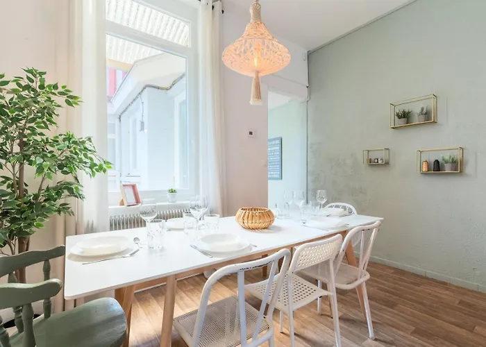 4 Bedroom & 4 Bathroom House Near Parc Barbieux