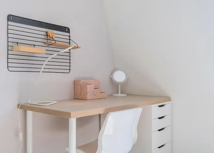 4 Bedroom & 4 Bathroom House Near Parc Barbieux Guest house 2*