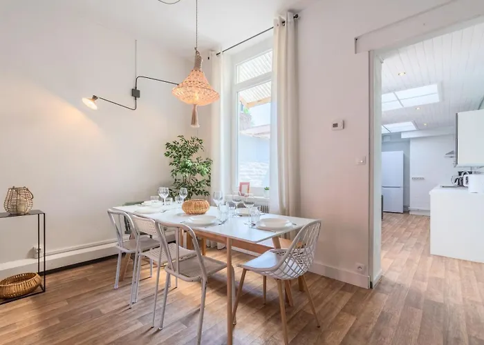 4 Bedroom & 4 Bathroom House Near Parc Barbieux