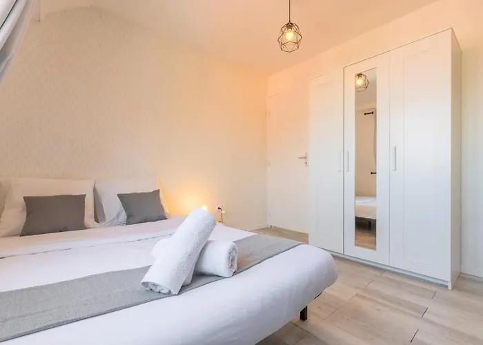 Guest house 4 Bedroom & 4 Bathroom House Near Parc Barbieux 2*