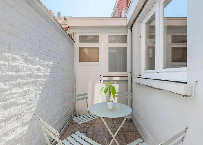 4 Bedroom & 4 Bathroom House Near Parc Barbieux 2*