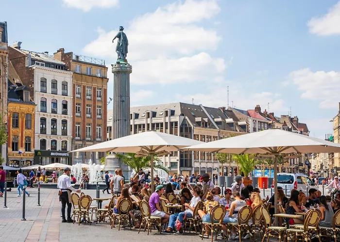 4 Bedroom & 4 Bathroom House Near Parc Barbieux Guest house 2*